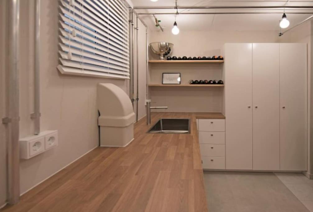 - Cozy Apartment In The Heart Of Duisburg With New York Design & Betten & Sofa - 5 Mins Central Station Hbf - Big Tv & Wifi -- Exterior foto