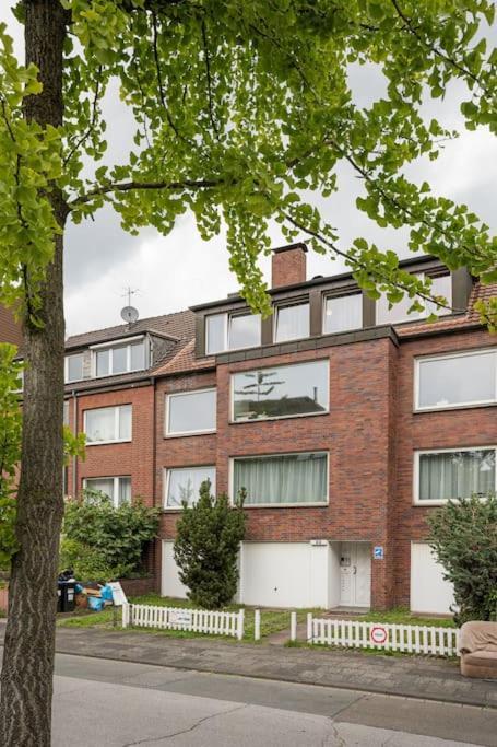 - Cozy Apartment In The Heart Of Duisburg With New York Design & Betten & Sofa - 5 Mins Central Station Hbf - Big Tv & Wifi -- Exterior foto