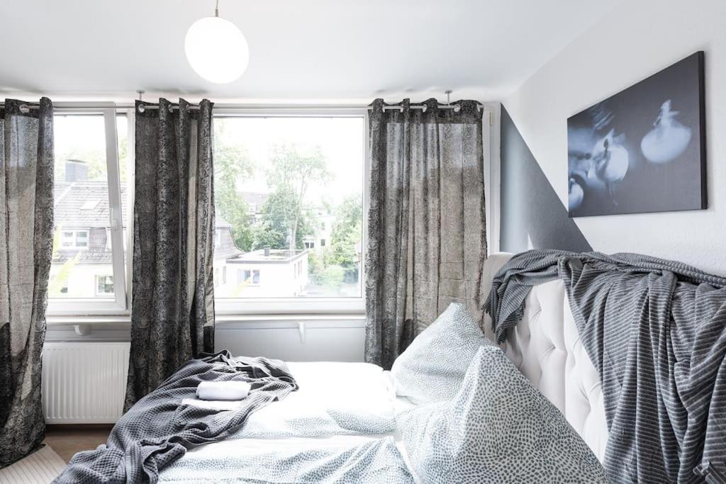- Cozy Apartment In The Heart Of Duisburg With New York Design & Betten & Sofa - 5 Mins Central Station Hbf - Big Tv & Wifi -- Exterior foto