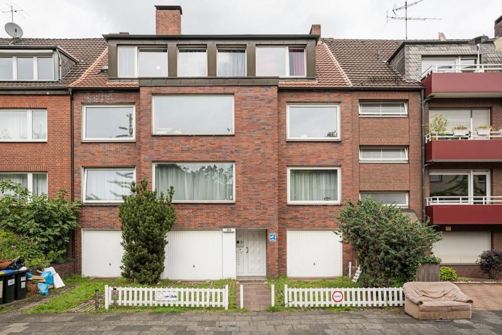 - Cozy Apartment In The Heart Of Duisburg With New York Design & Betten & Sofa - 5 Mins Central Station Hbf - Big Tv & Wifi -- Exterior foto